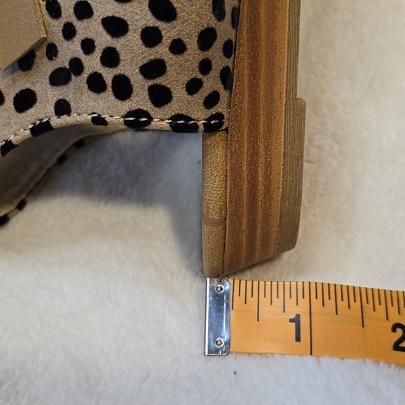 Blowfish Malibu Blumoon Black & Tan Animal Print 1" Heel Zip Sandals - Size 8 - Picture 3 of 7